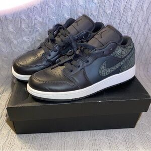 Jordan 1 low top size 7Y black and white Jordan’s sneakers shoes Nikes nike